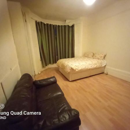 Elmdene Road - Large Room Лондон Экстерьер фото