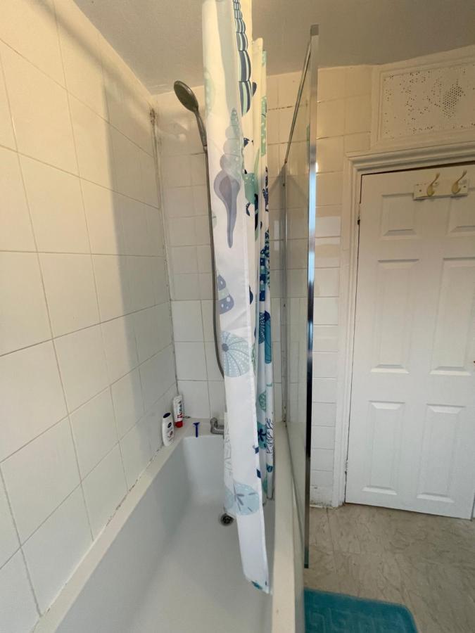 Elmdene Road - Large Room Лондон Экстерьер фото
