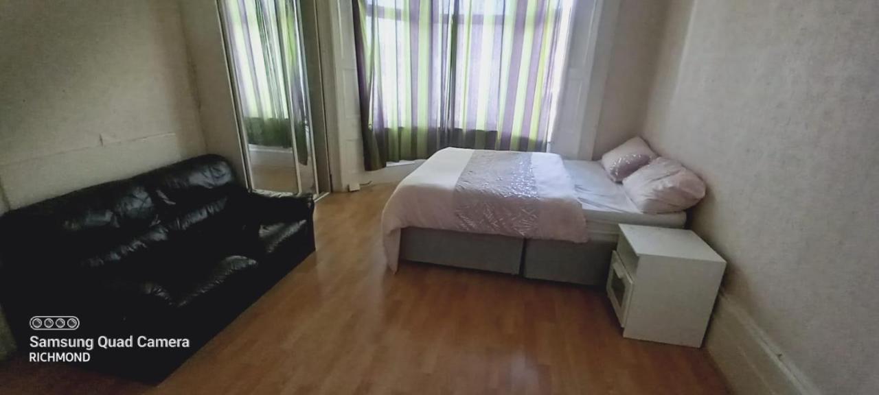 Elmdene Road - Large Room Лондон Экстерьер фото