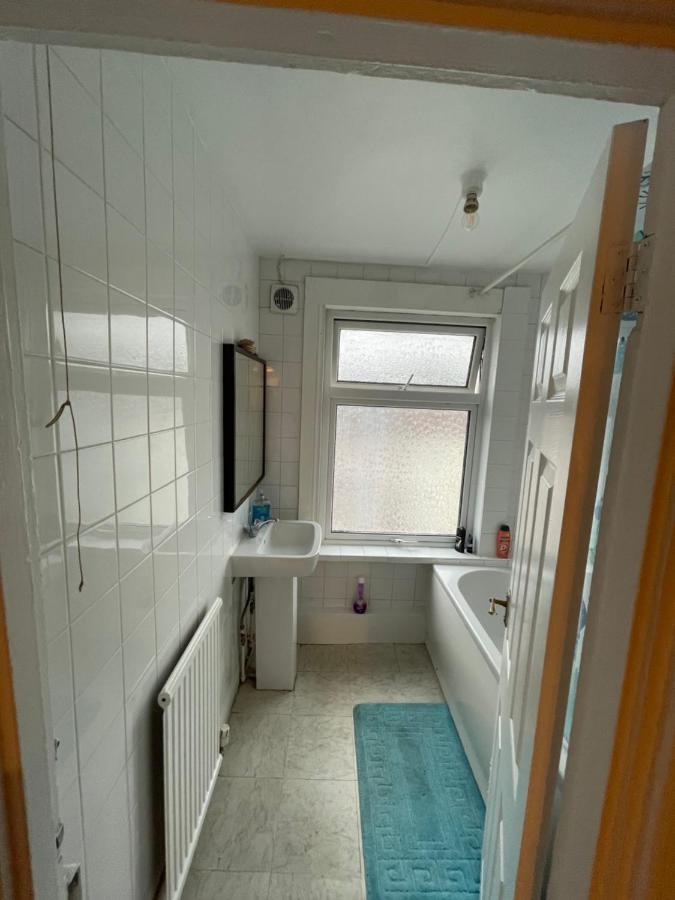 Elmdene Road - Large Room Лондон Экстерьер фото